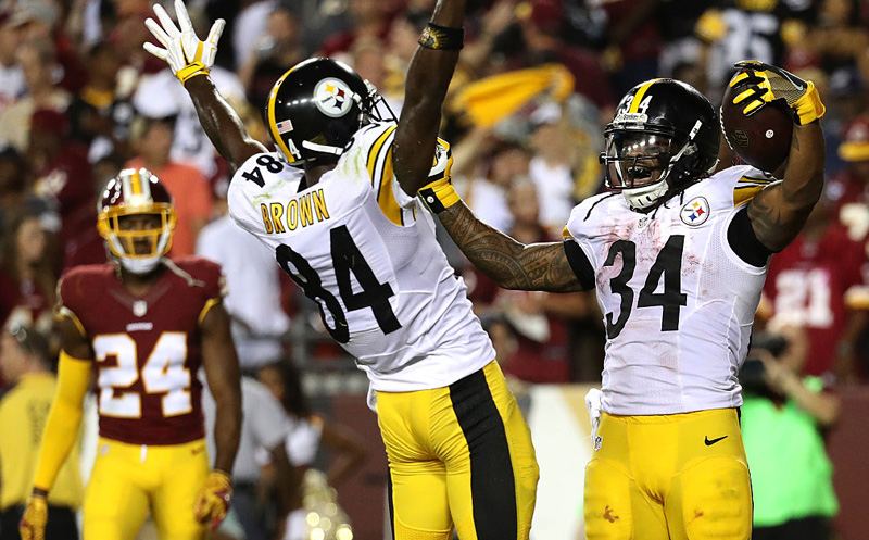 LANDOVER, MD - SEPTEMBER 12: Running back DeAngelo Williams #34 of the Pittsburgh Steelers celebrates with teammate wide receiver Antonio Brown #84 after scoring a fourth quarter touchdown against the Washington Redskins at FedExField on September 12, 2016 in Landover, Maryland. (Photo by Rob Carr/Getty Images)