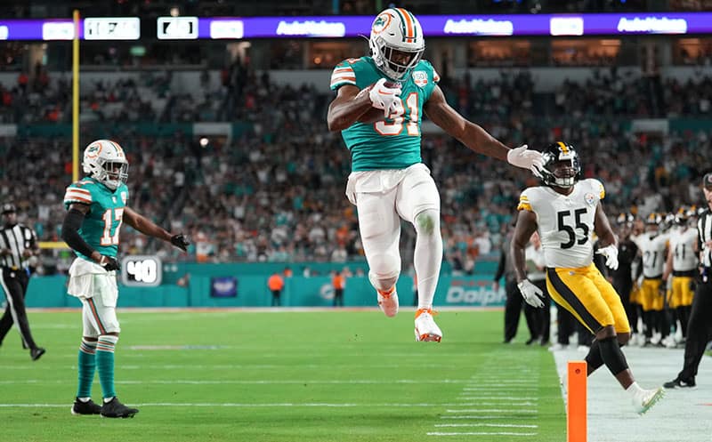 Dolphins hold on for 16-10 win on Sunday Night Football