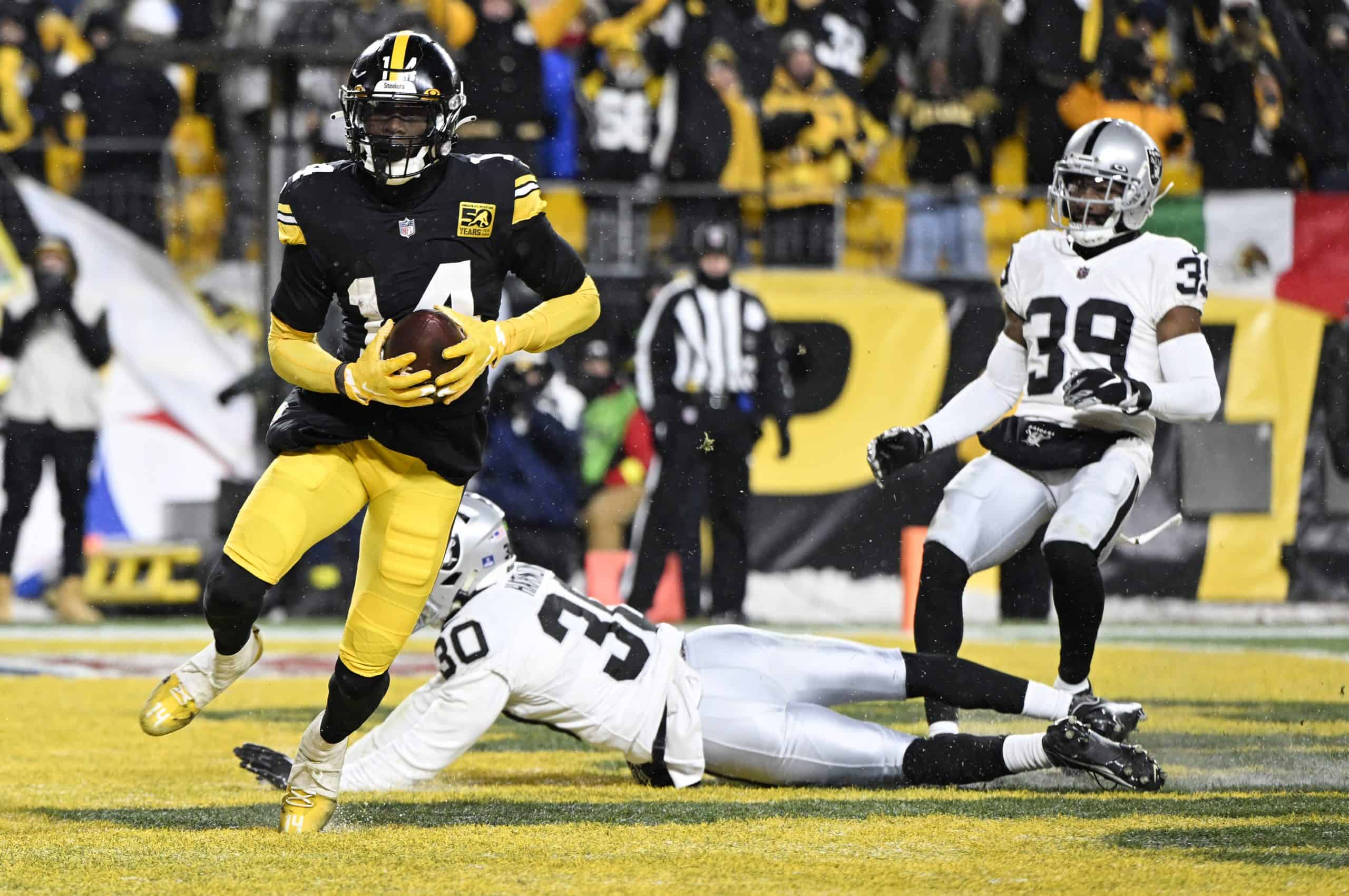 Steelers SCORE Last Minute Touchdown To Beat Raiders & Remain In Playoff  Picture I FULL GAME RECAP 